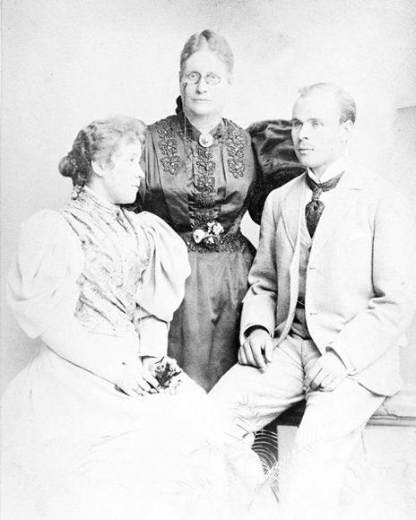 Auguste Pascoe mit ihren Kindern Mary und August